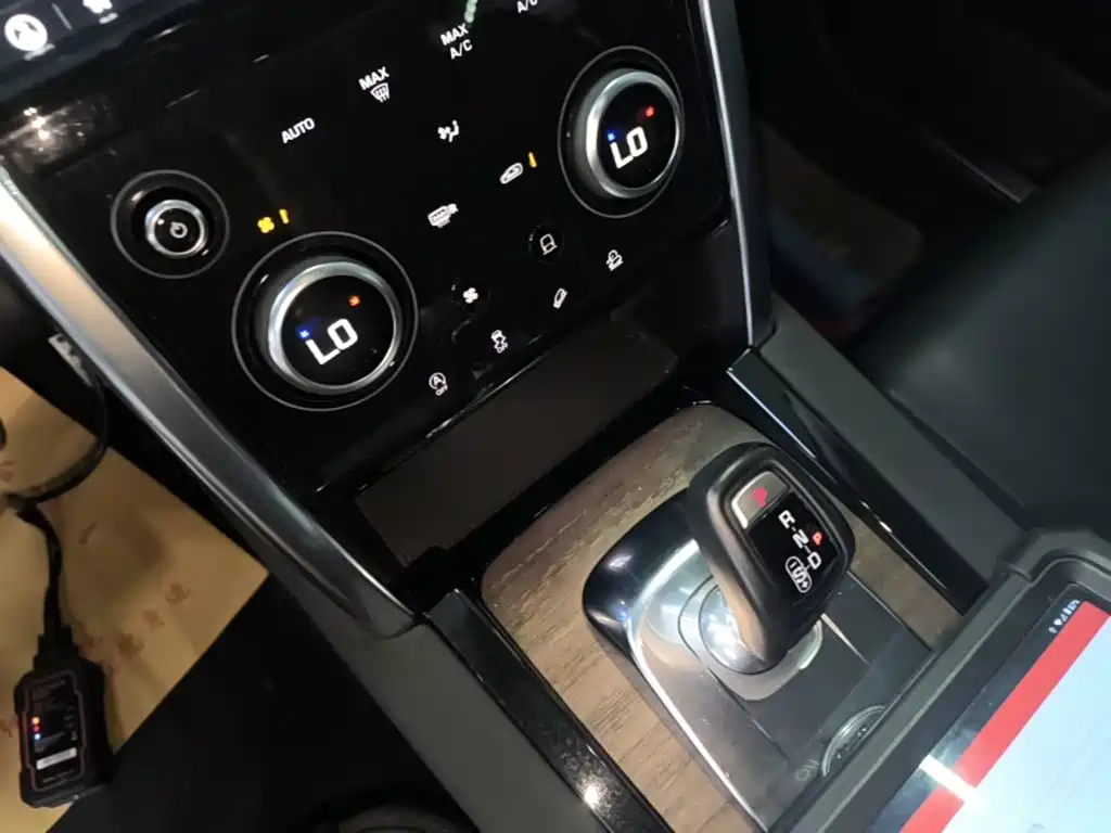 LAND ROVER DISCOVER SPORTS