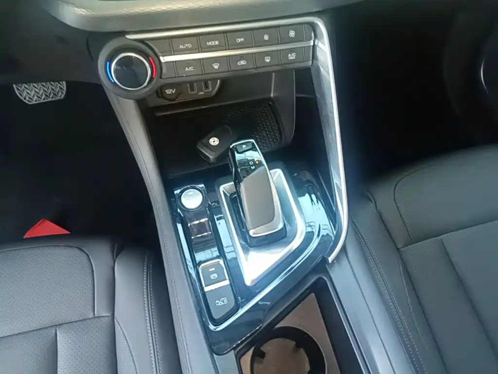 Dongfeng Aeolus Dongfeng Fengshen AX7 2020 2020 1.6T Automatic AI Navigation China VI