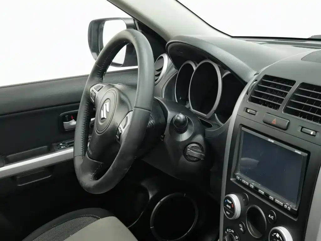 Фото 22 - Suzuki Grand Vitara