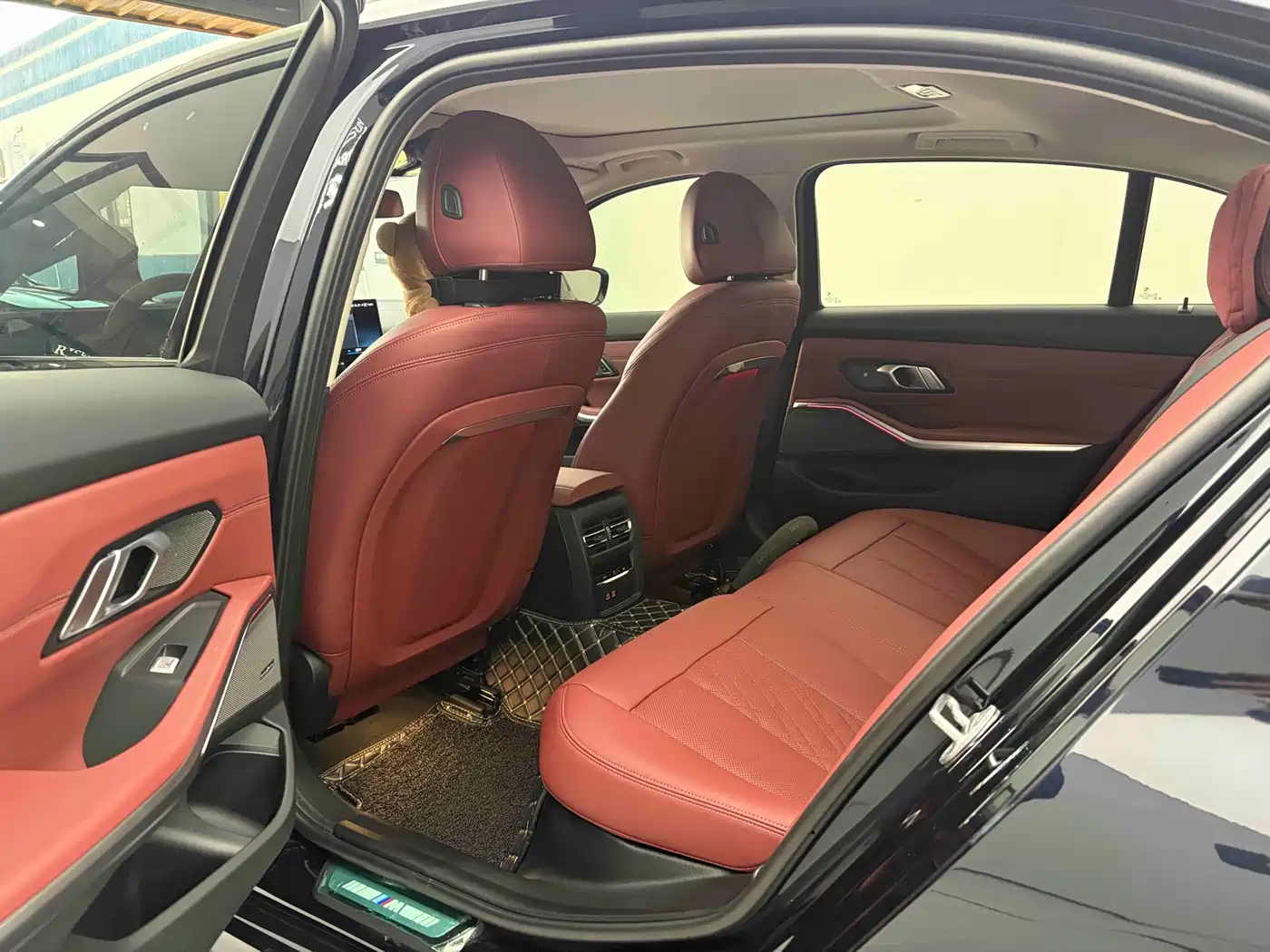 BMW 3 Series 2024 325Li M Sport Shadowline Package фото 7