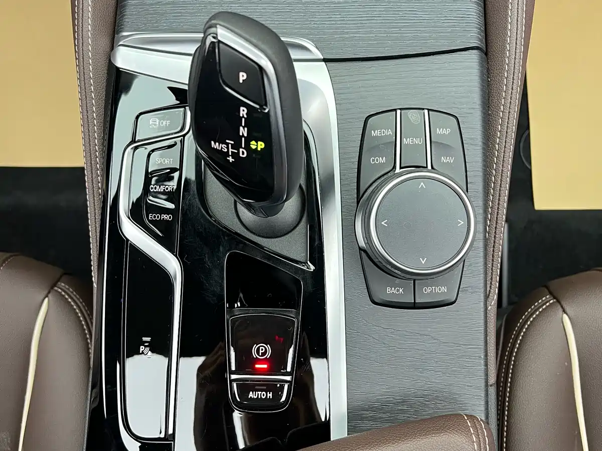 BMW 5 Series 2023 Facelift 530Li Leading M Sport Package фото 14