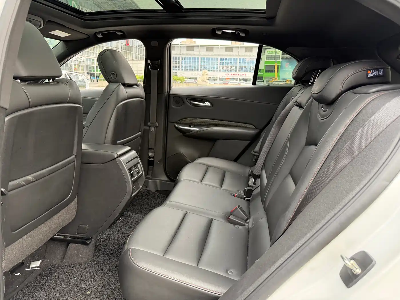 Фото 16 - Cadillac XT4