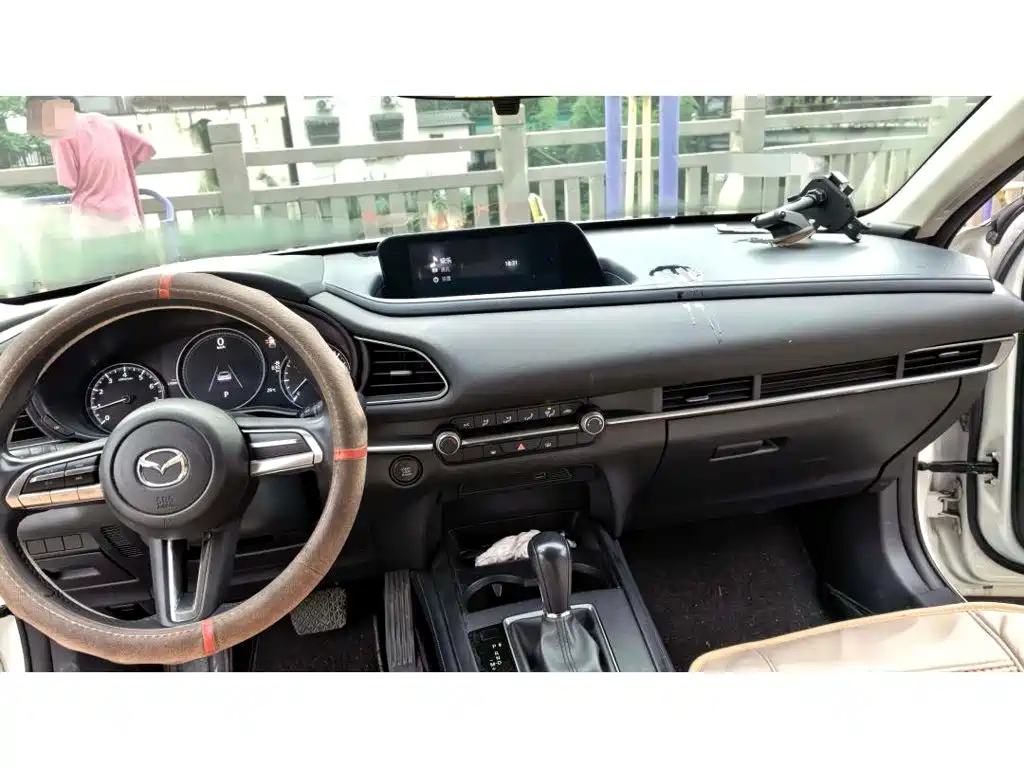Photo 5 - Mazda CX-30