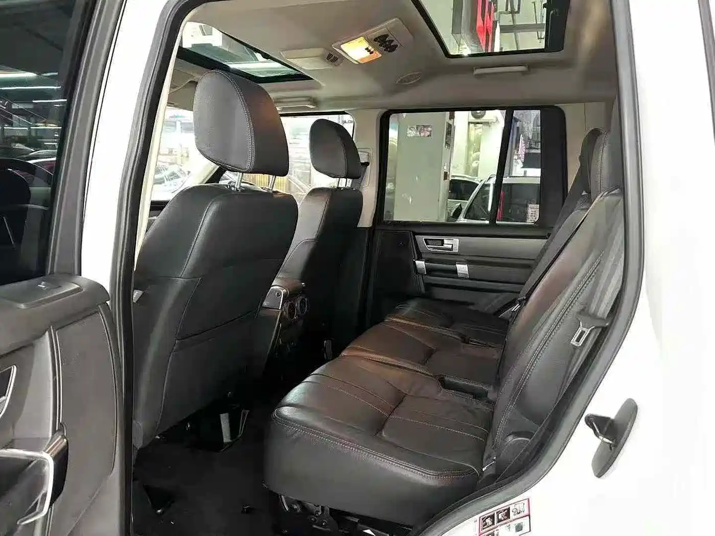 Land Rover Discovery 2016 3.0 SC V6 HSE фото 6