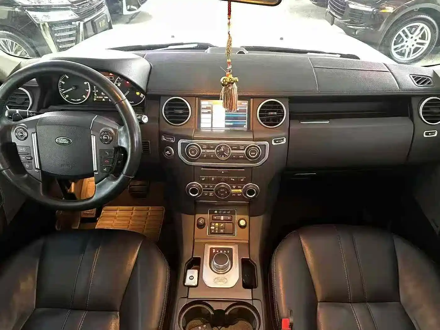 Land Rover Discovery 2016 3.0 SC V6 HSE фото 5