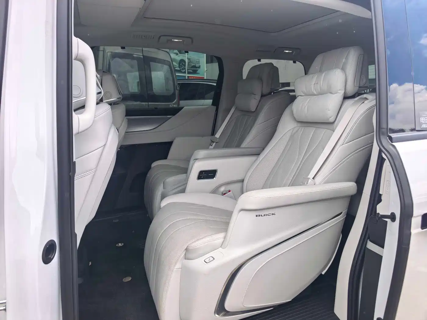 Buick GL8 New Energy 2025 2024 Landglory Premium Edition 7-Seater