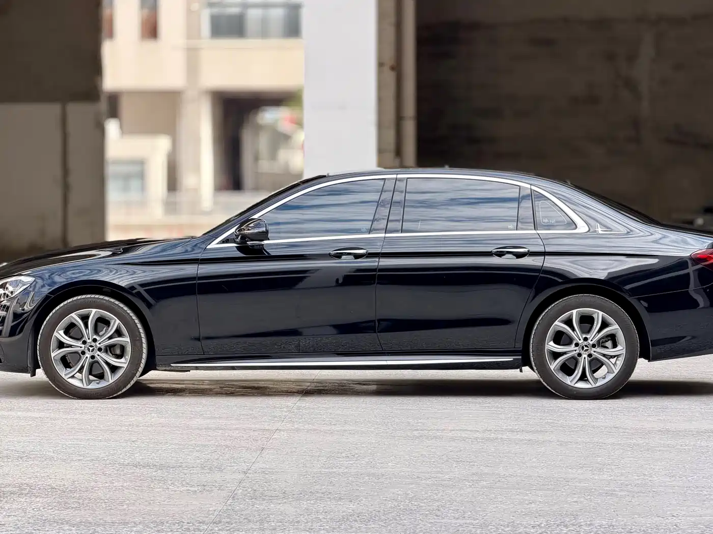 Mercedes-Benz E-Class 2023 E 300 L Sport Fashion фото 3