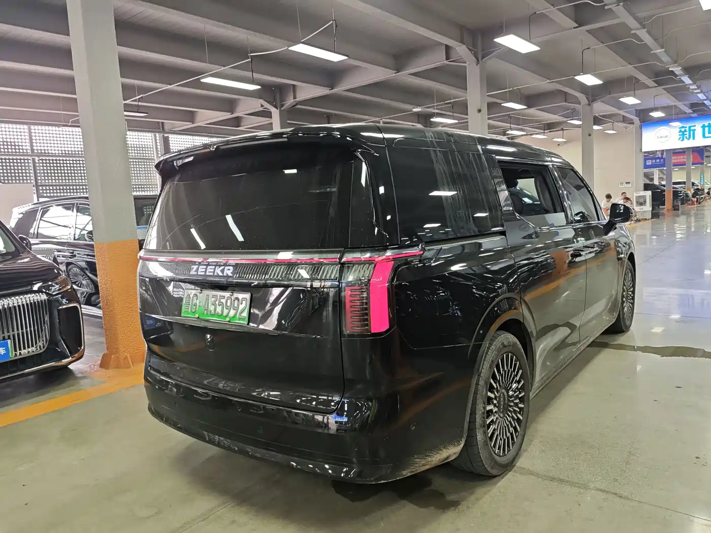 ZEEKR 009 2026 2024 6-seat Executive AWD 108kWh