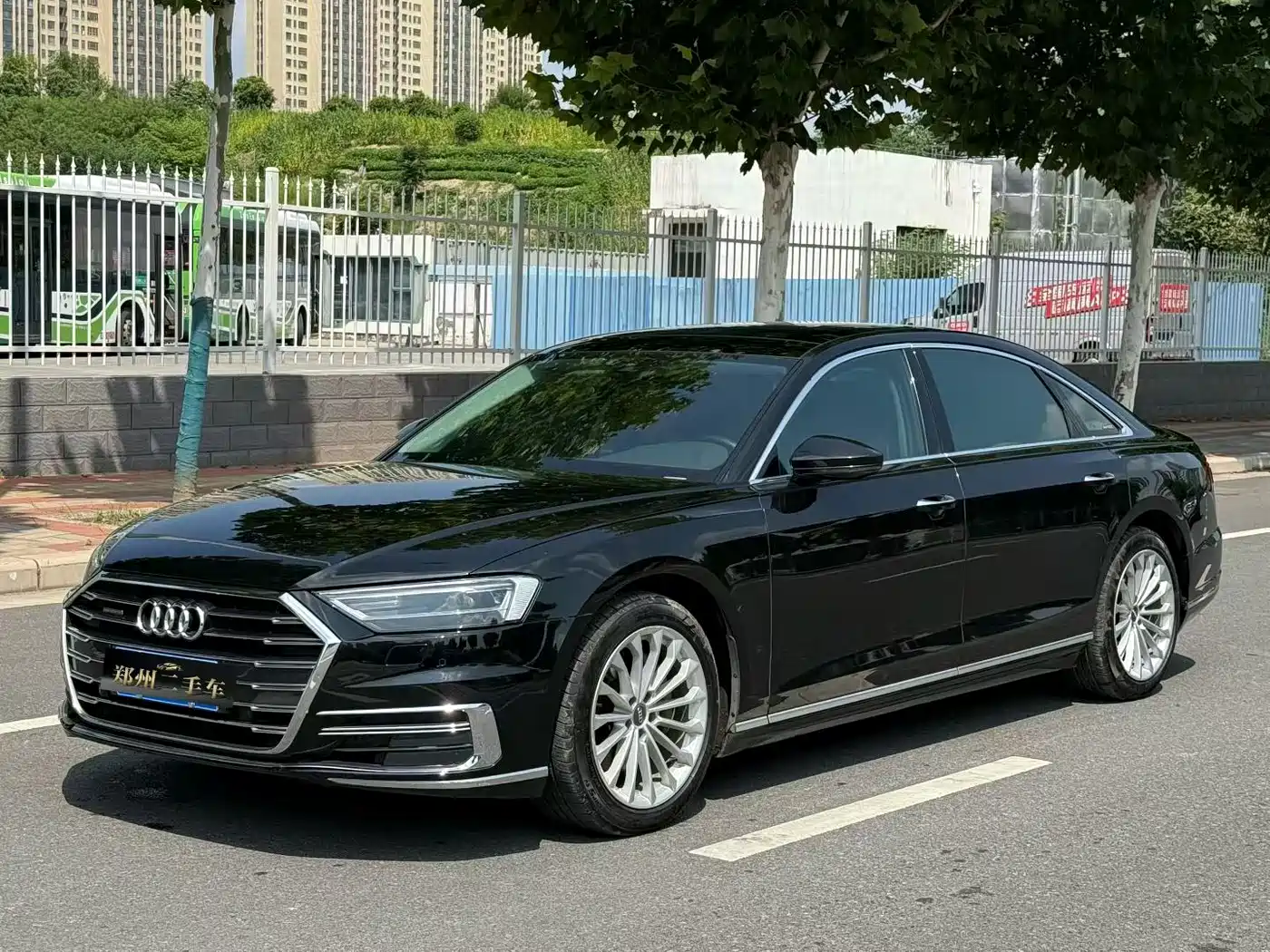 Фото 1 - Audi A8
