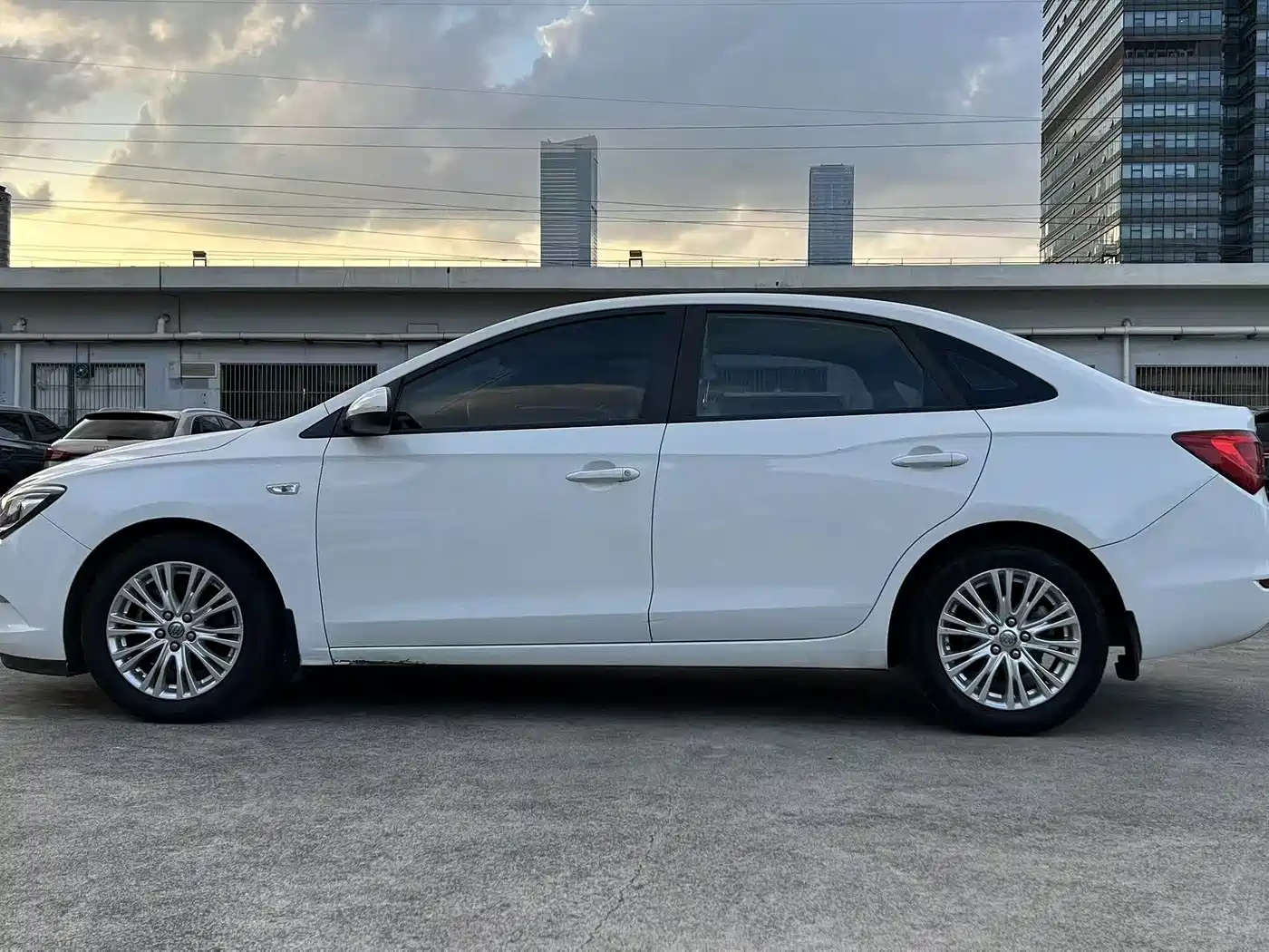 Фото 10 - Buick Excelle