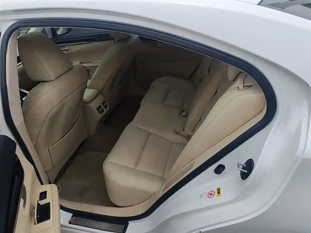 Lexus ES 2013 300h Elite Edition фото 17