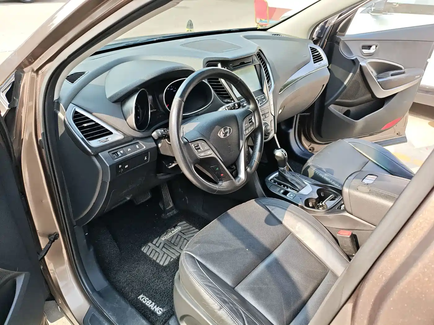Фото 7 - Hyundai Santa Fe