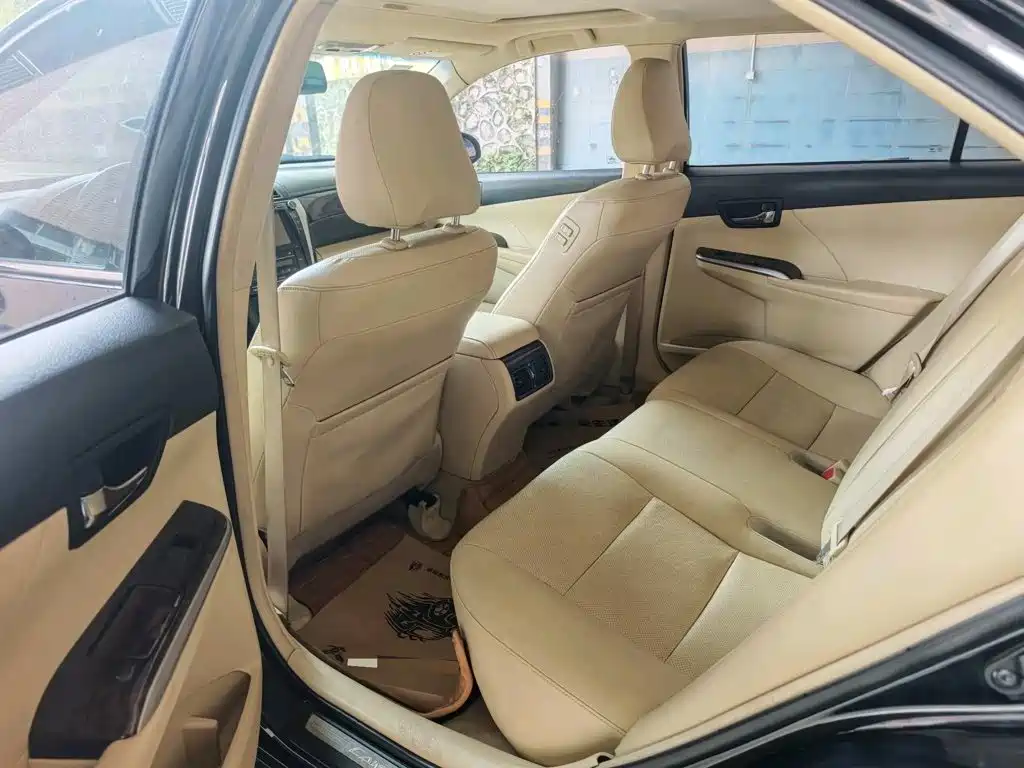 Фото 3 - Toyota Camry