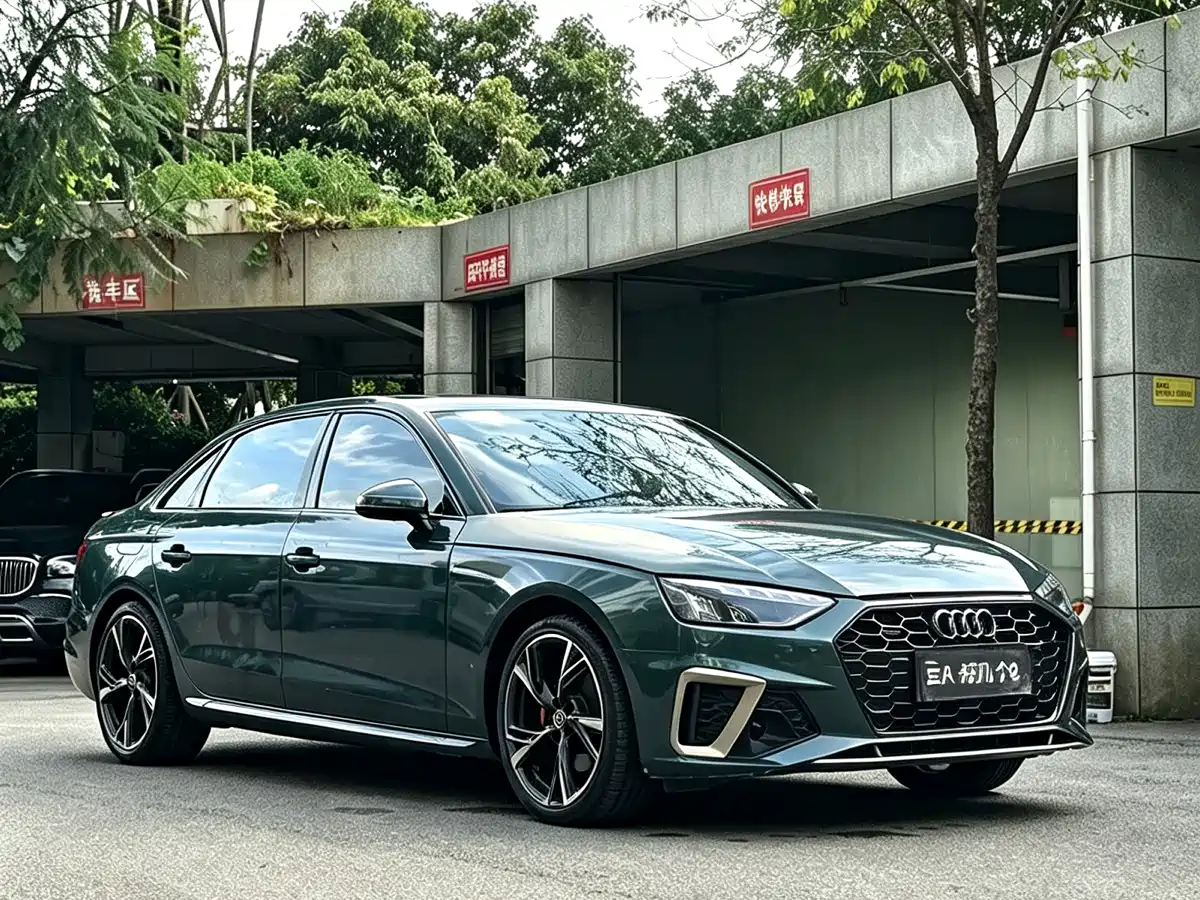 Фото 13 - Audi A4L