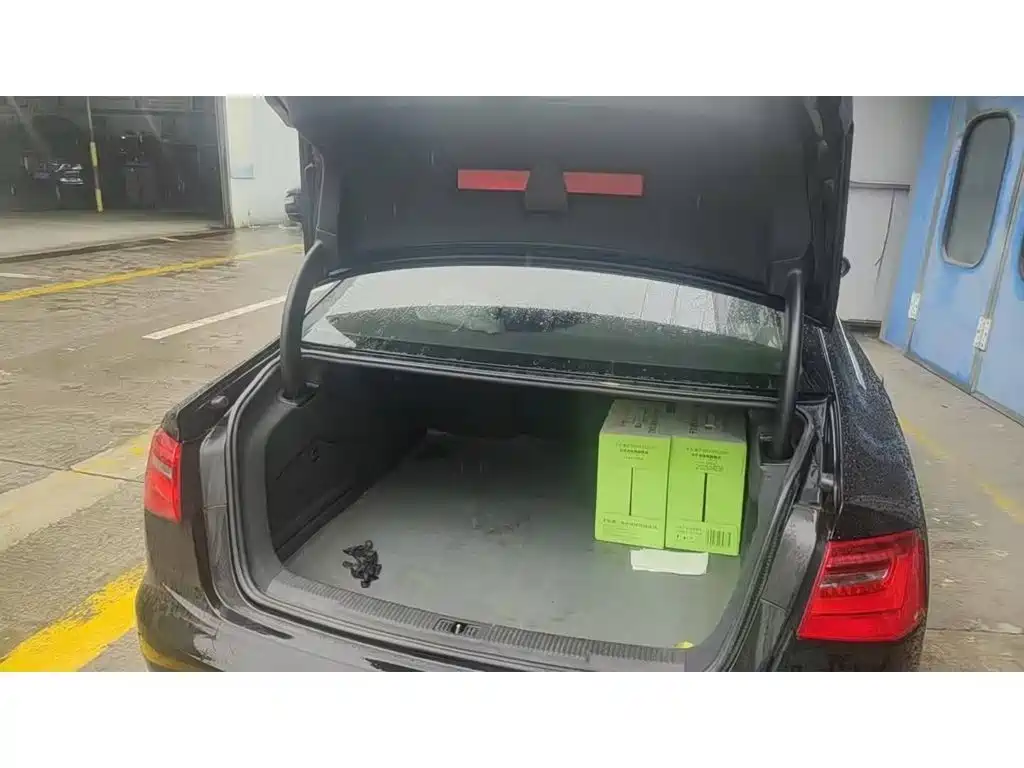 Фото 4 - Audi A6L