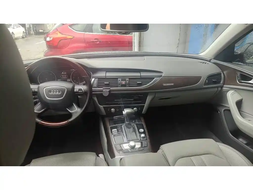 Фото 5 - Audi A6L