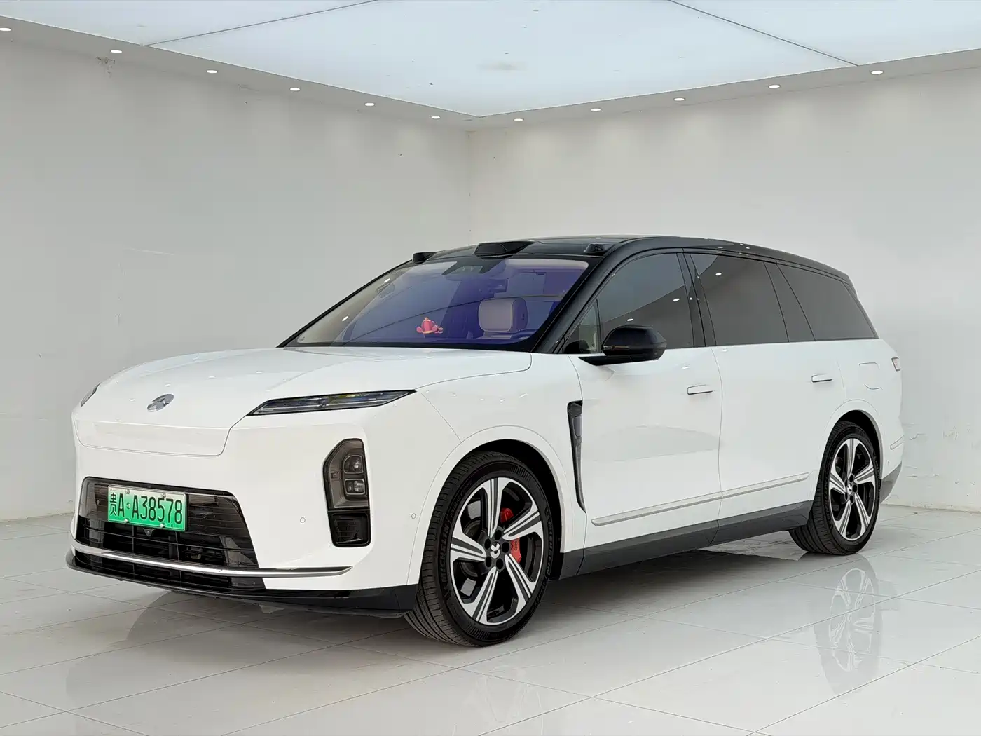 Nio ES8