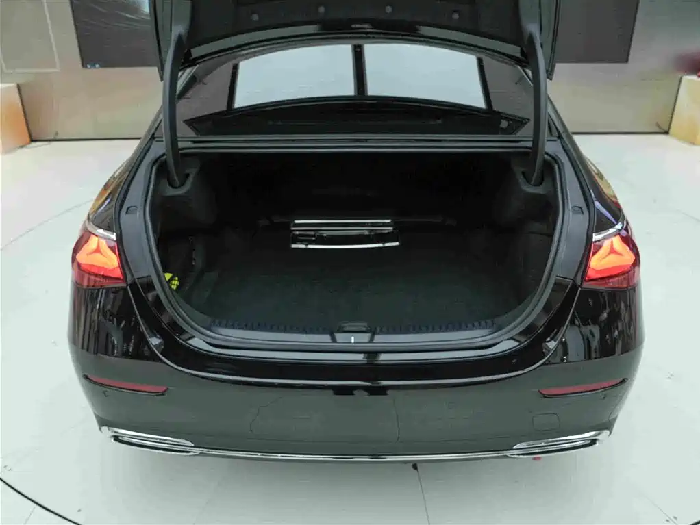 Mercedes-Benz E-Class 2026 2025 E 300 L Premium
