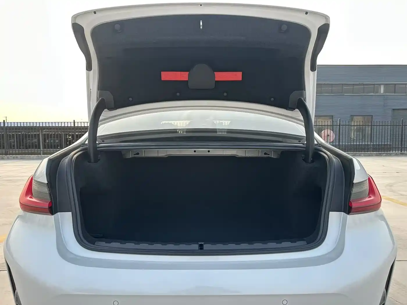 BMW 3 Series 2024 320Li M Sport Package фото 9