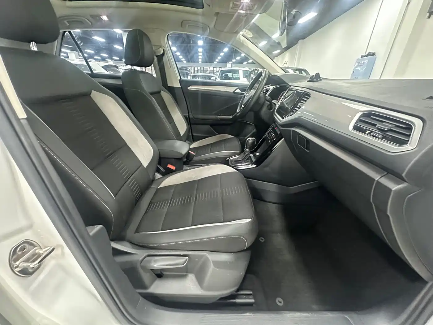 Volkswagen T-ROC 2022 280TSI DSG 2WD Elite PLUS фото 19