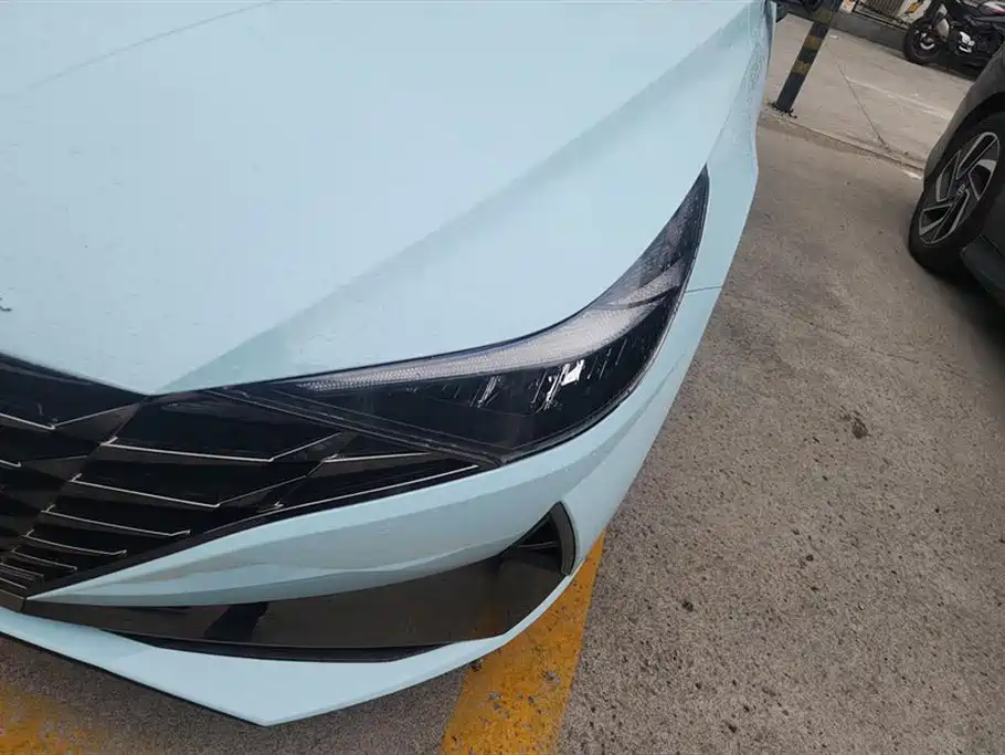 Hyundai Elantra 2022 1.5L CVT LUX Premium Edition фото 5