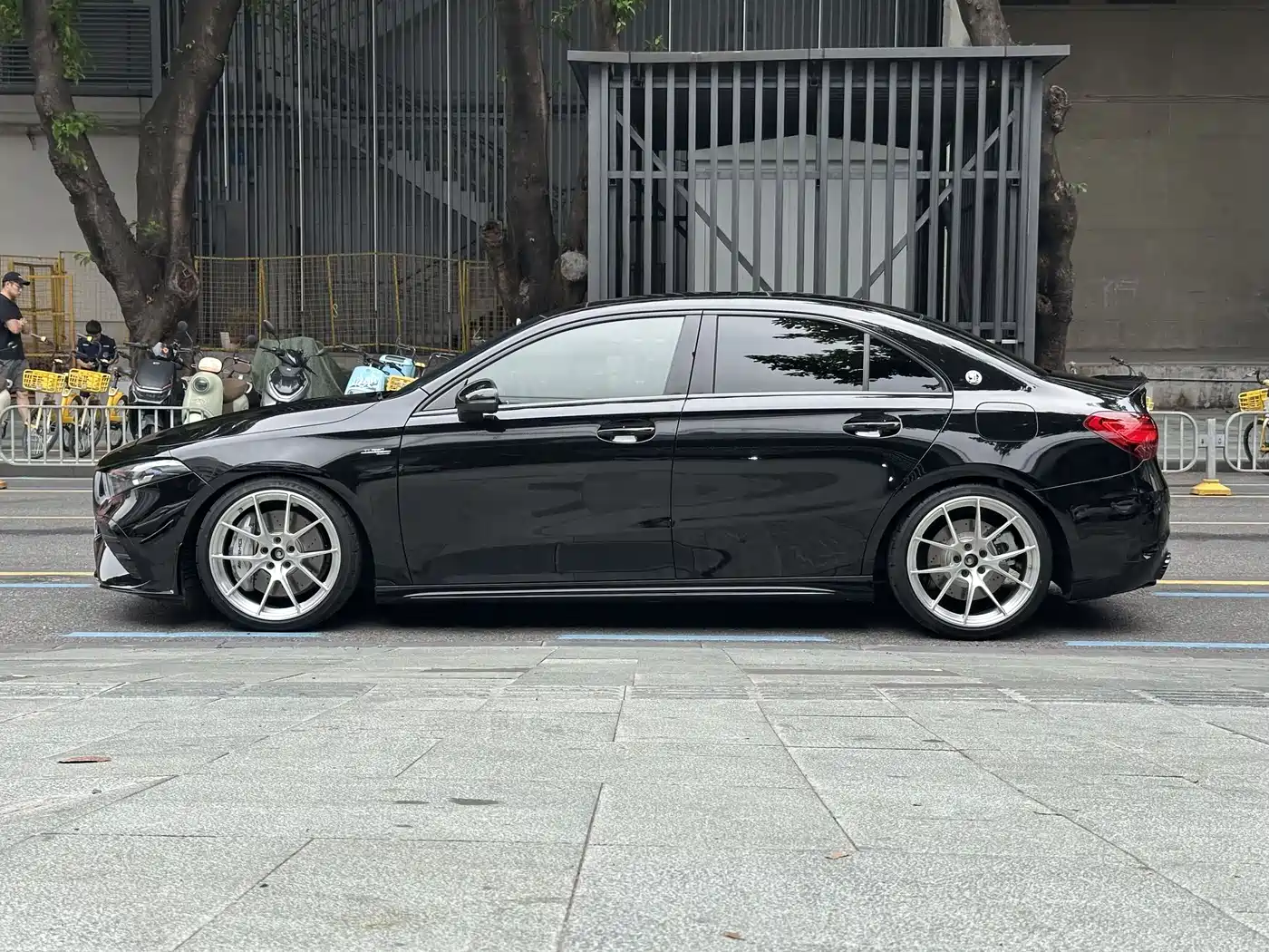 Mercedes-Benz A-Class AMG 2025 AMG A 35 L 4MATIC фото 3