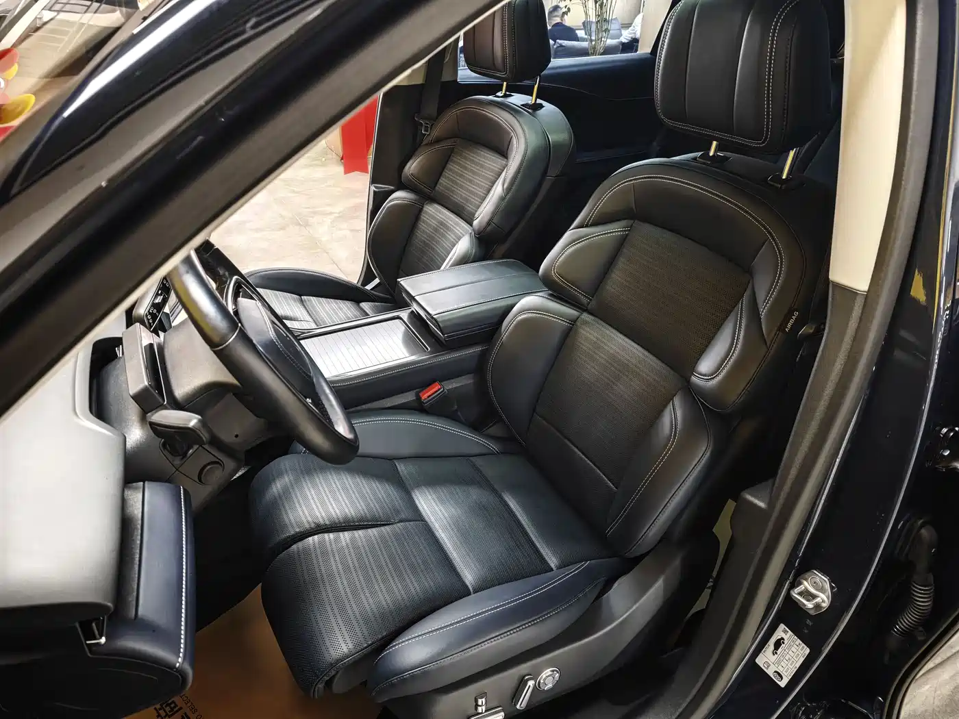 LINCOLN NAVIGATOR