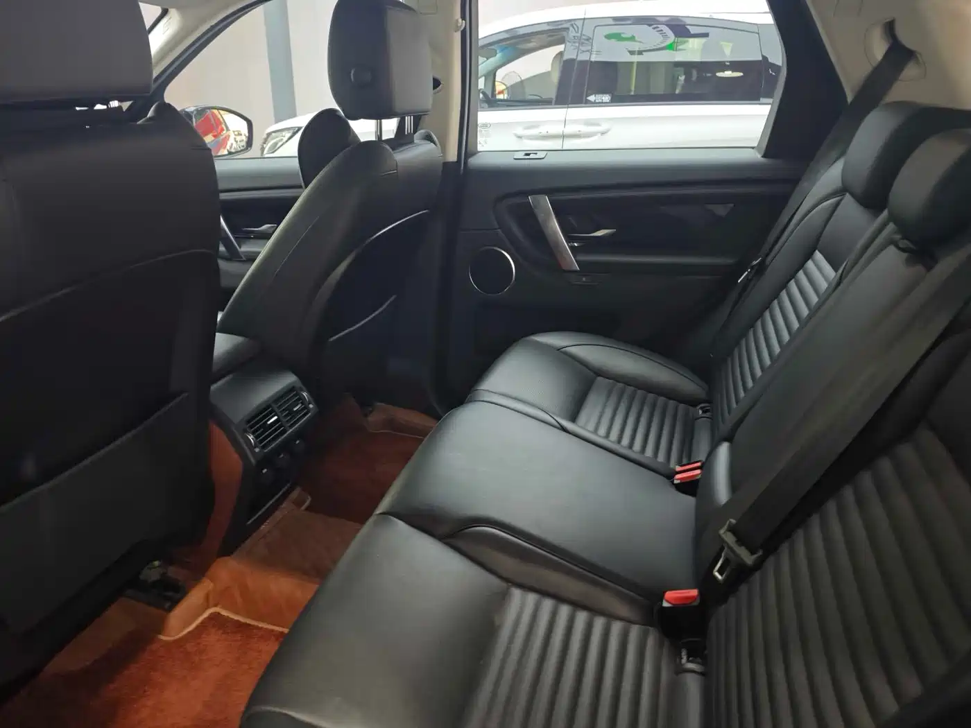 Land Rover Discovery Sport 2020 200PS Family Edition фото 6