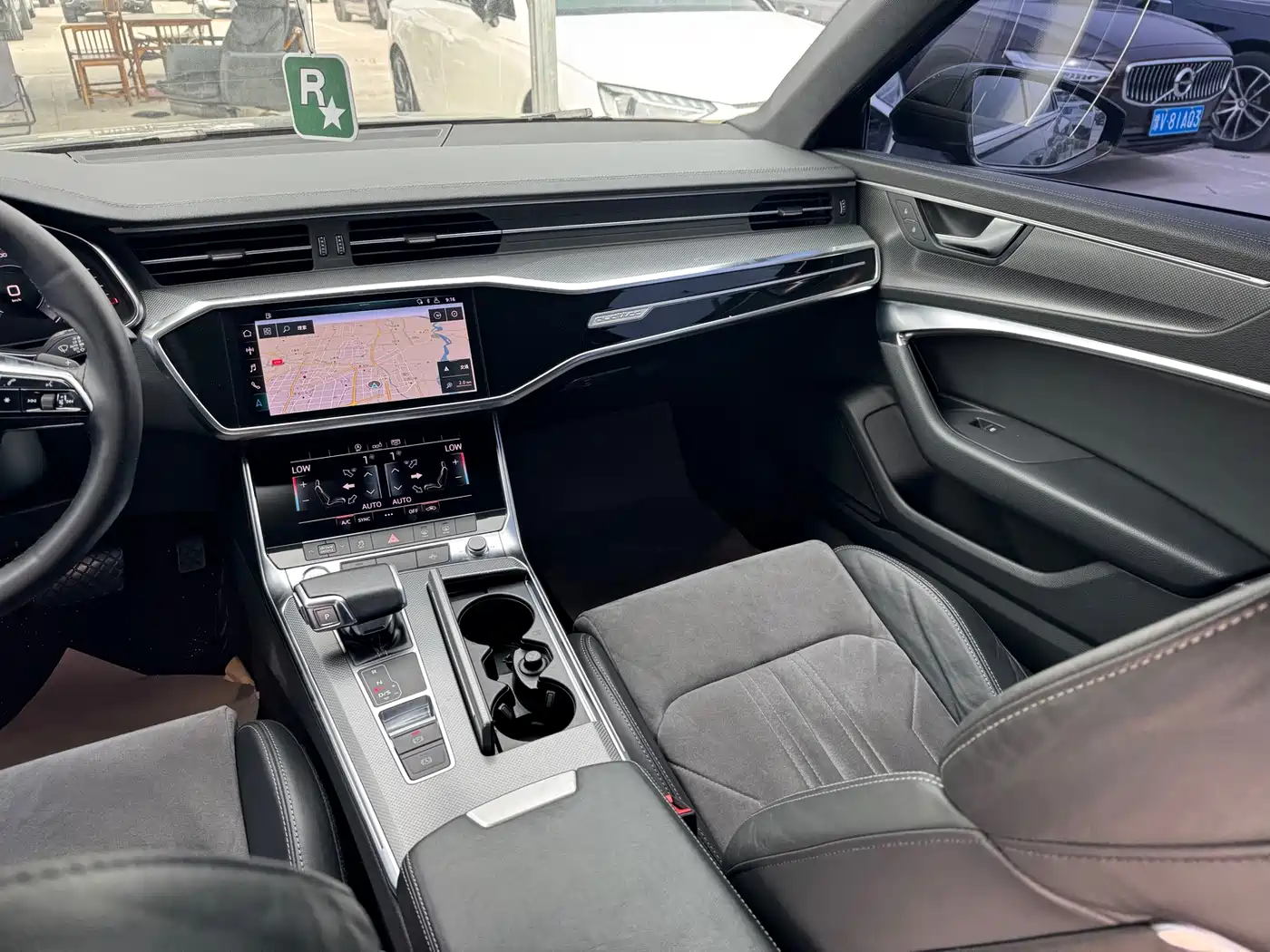 Фото 17 - Audi A6L