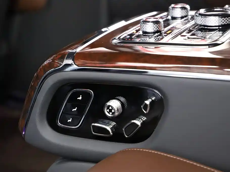 Hongqi Guoyao 2023 2022 4.0T Premium Flagship 4-Seater
