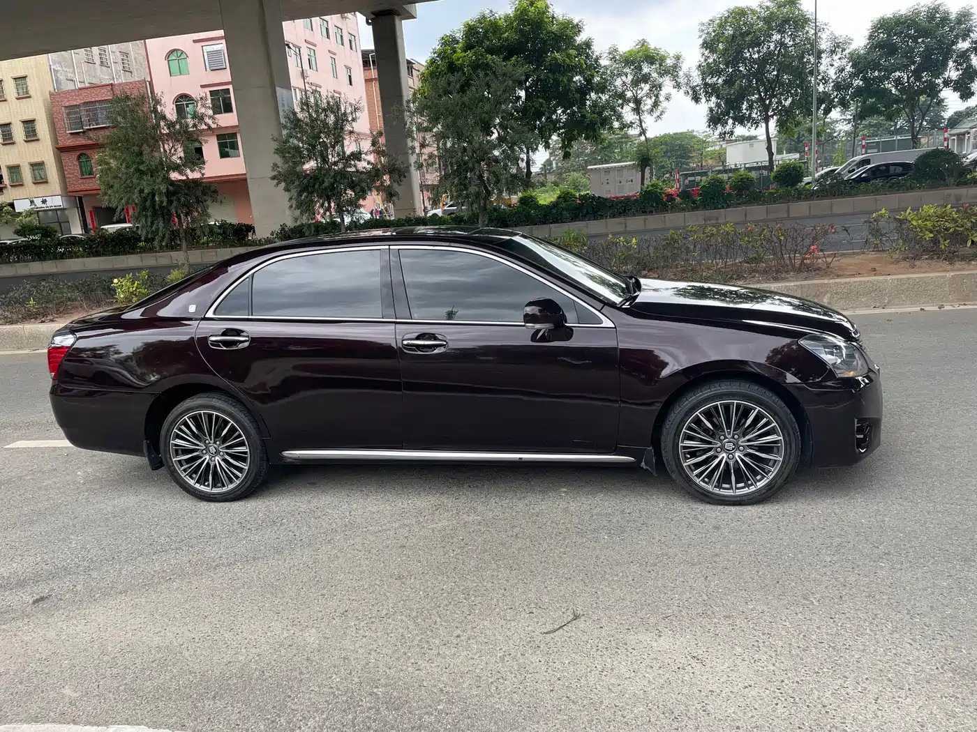 Photo 4 - Toyota Crown