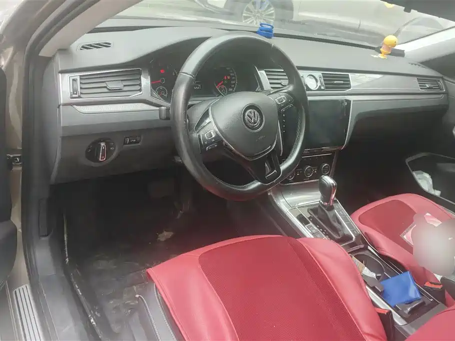 Volkswagen Passat 2016 330TSI DSG Honor Edition фото 12