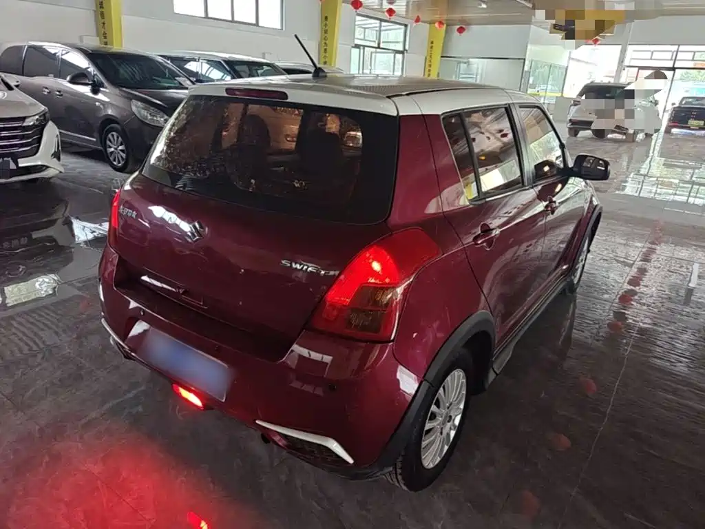 Фото 7 - Suzuki Swift