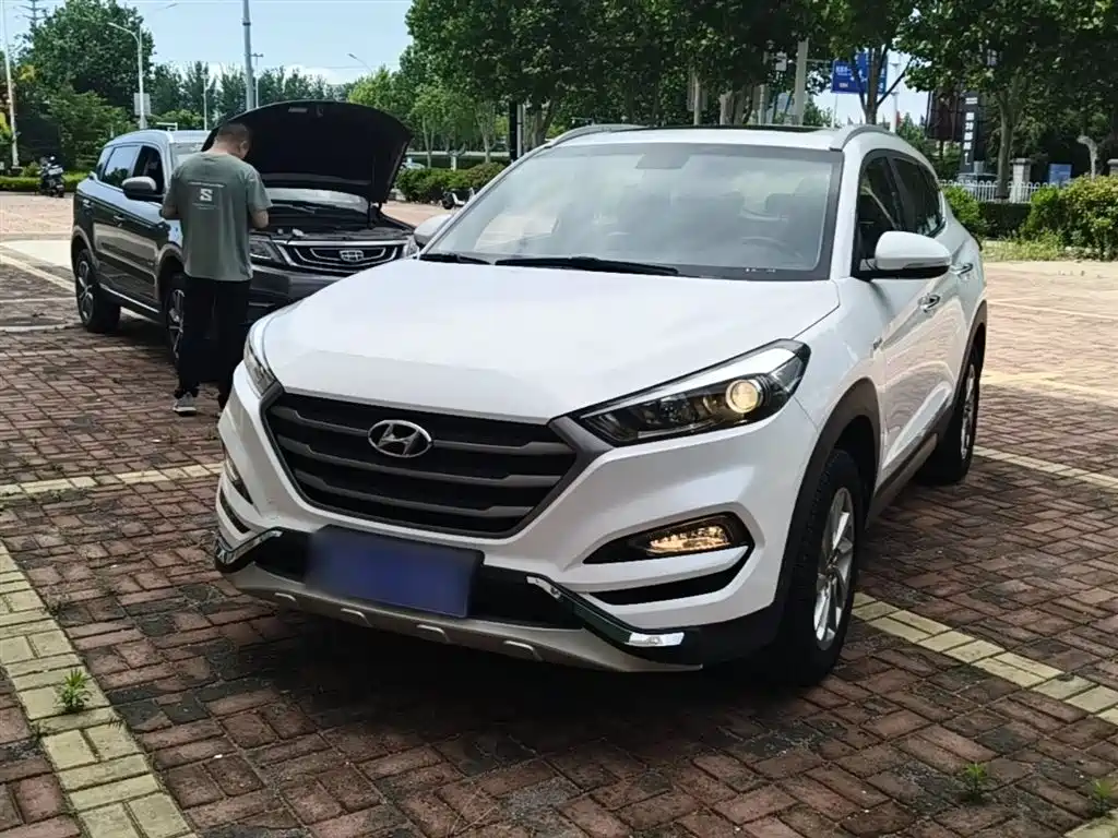 Hyundai Tucson 2015 1.6T Dual Clutch 2WD Smart фото 2