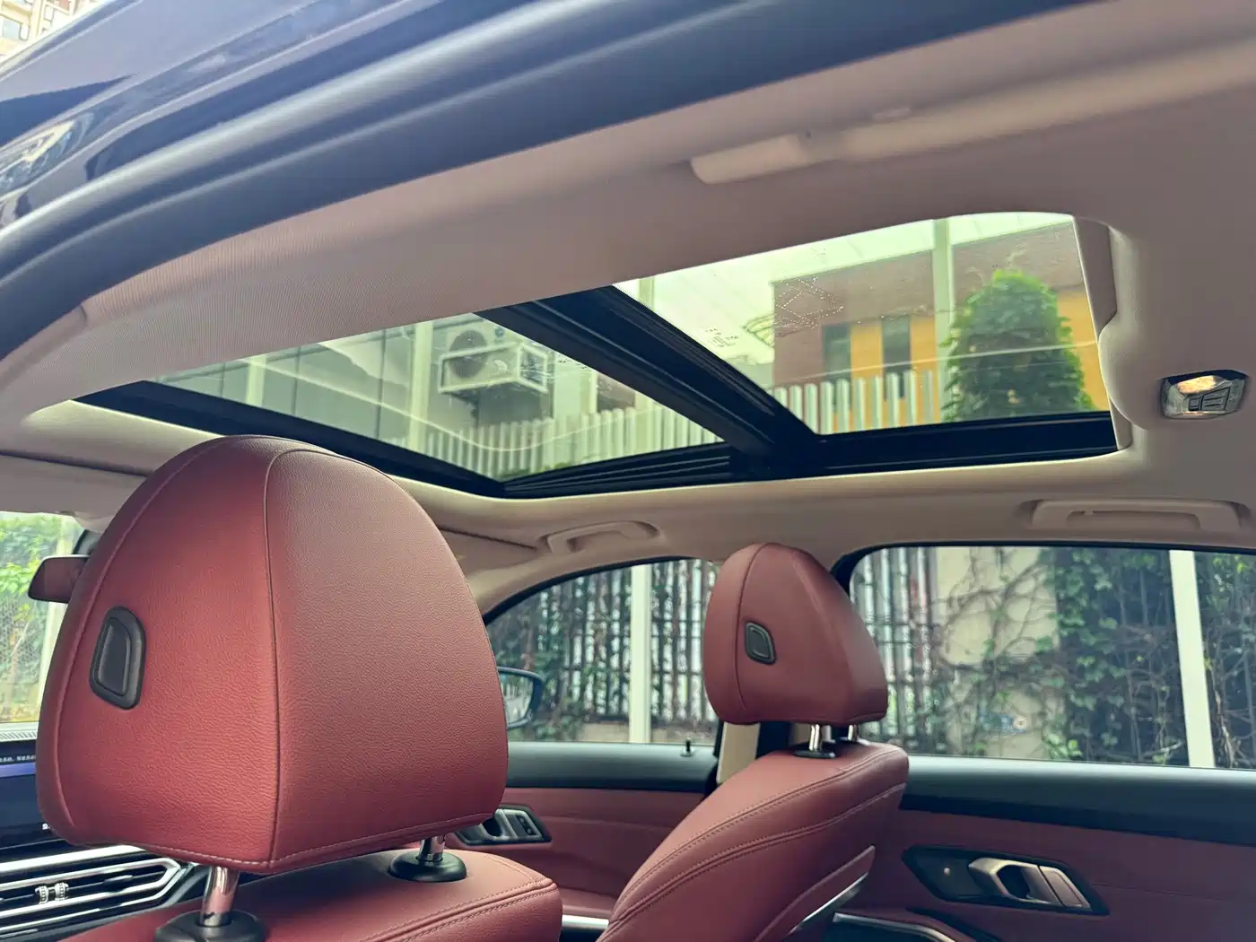 BMW 3 Series 2023 325Li M Sport Black Night Package фото 15