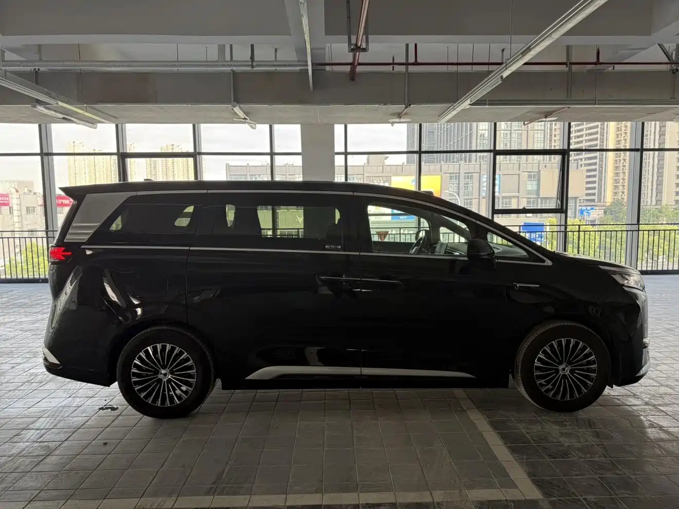 Denza D9 2025 2025 Model DM-i Smart Drive Edition 1020 AWD Flagship