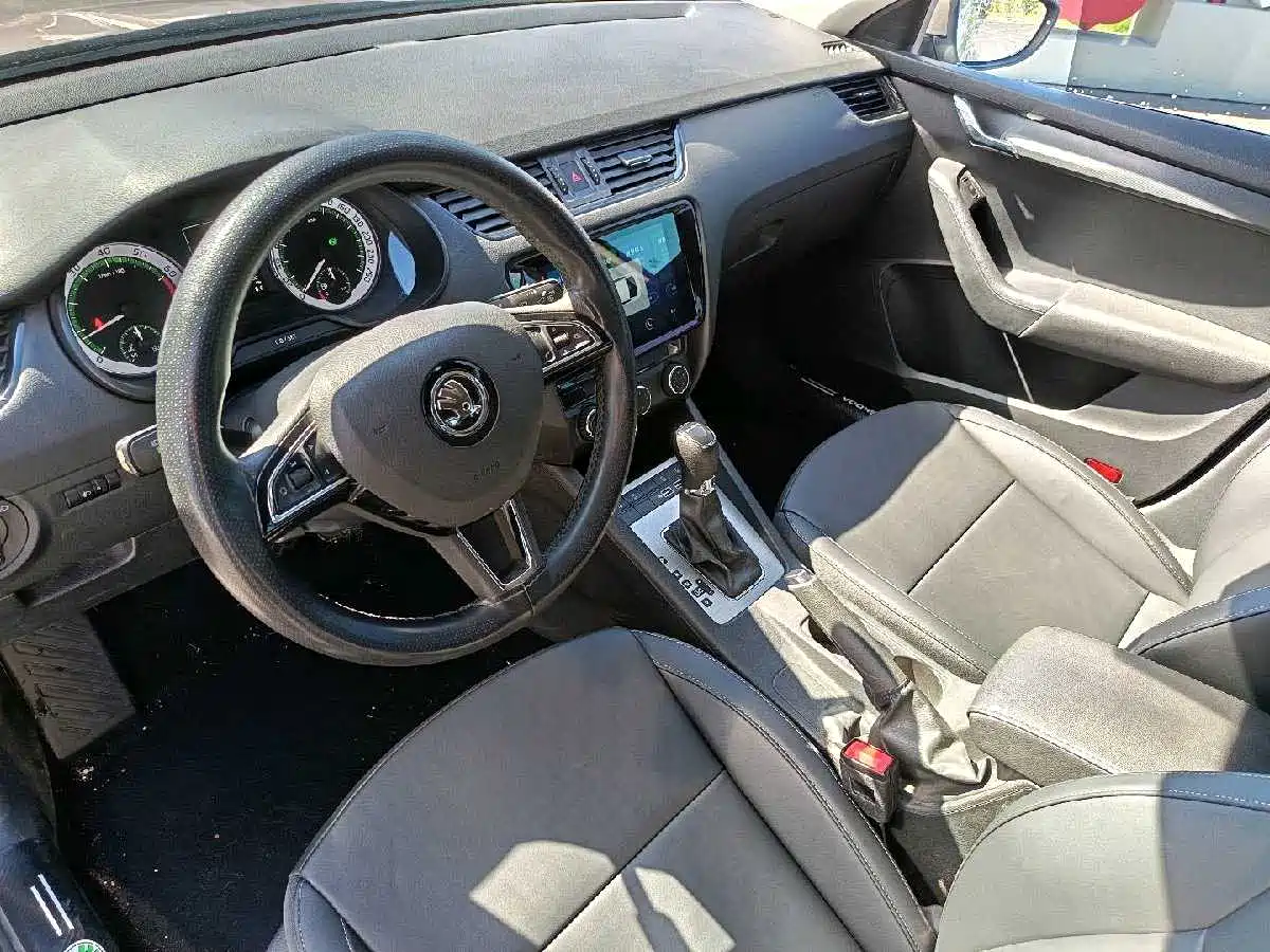 Škoda Octavia 2021 1.5L Automatic Comfort фото 13