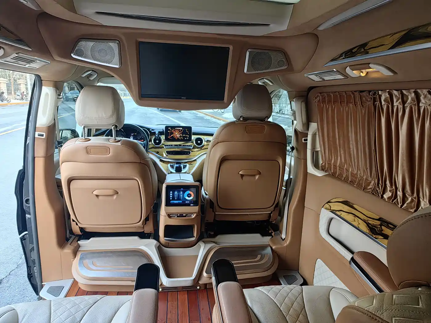 Mercedes-Benz V-Class 2018 V 260 L Premium Long Wheelbase Edition China VI фото 21