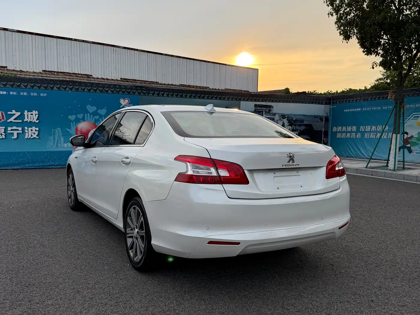 Peugeot 408 2014 1.8L Automatic Luxury Edition фото 6