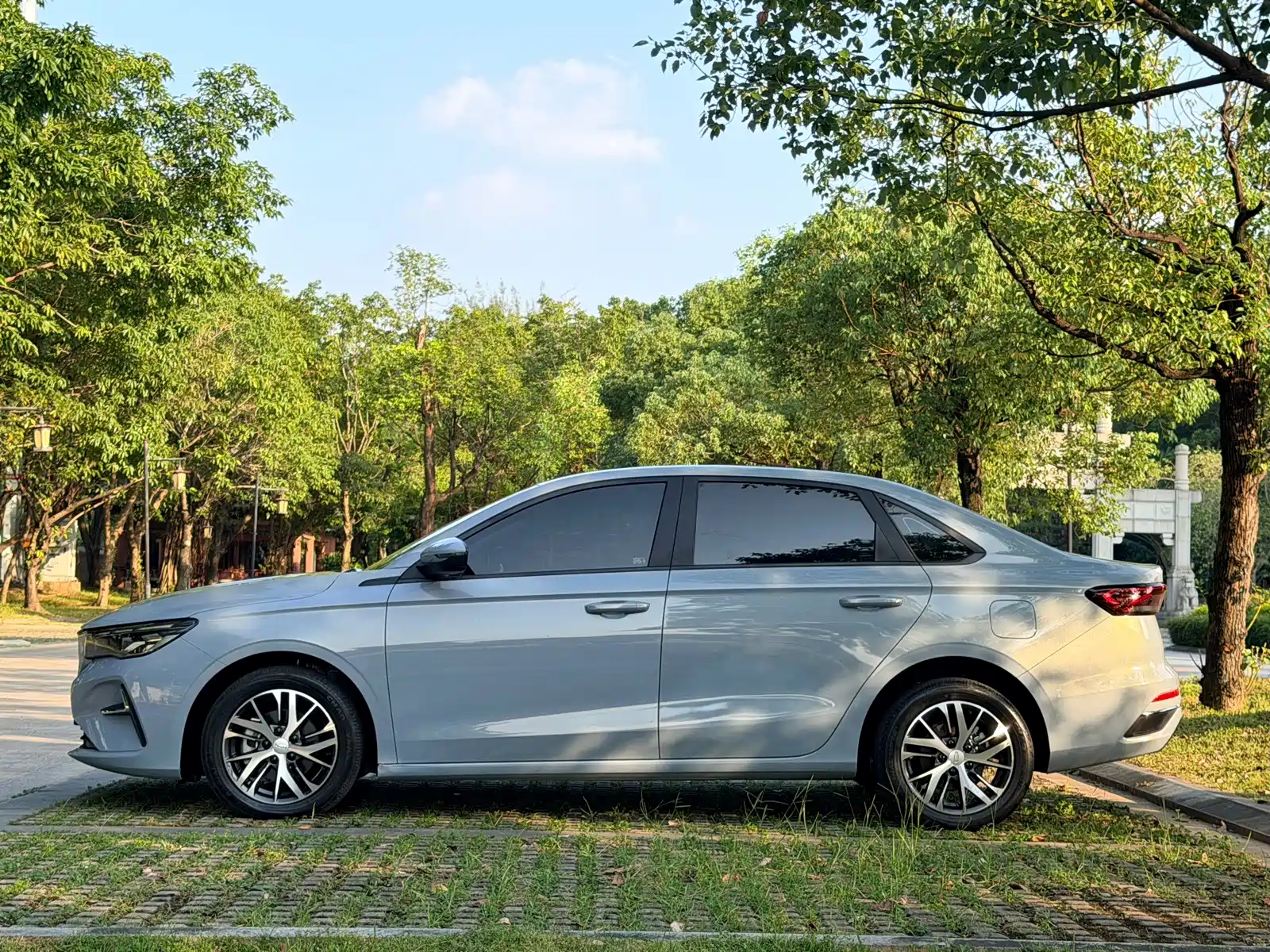 Фото 16 - Geely Emgrand