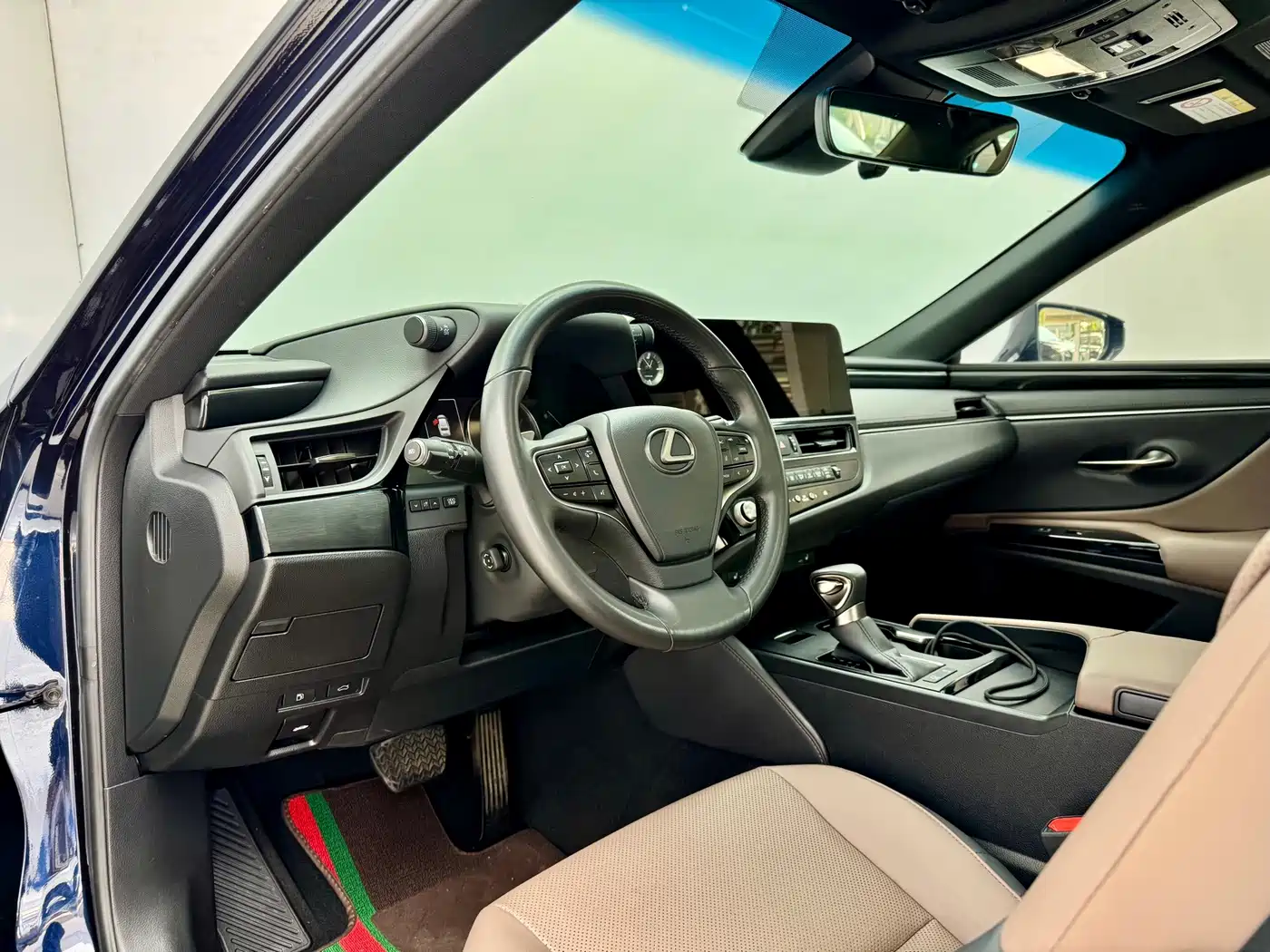 Фото 6 - Lexus ES