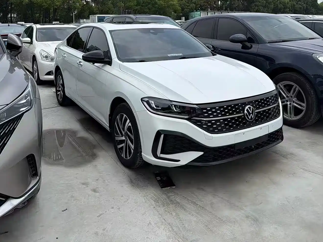 Volkswagen Lavida 2023 Model 300TSI DSG Starlight Leading Edition фото 3