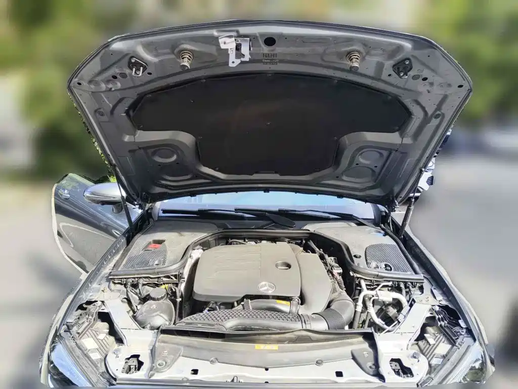 Mercedes-Benz E-Class, миниатюра 3