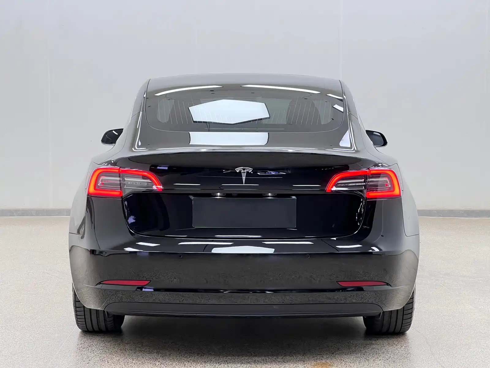 Фото 6 - Tesla Model 3
