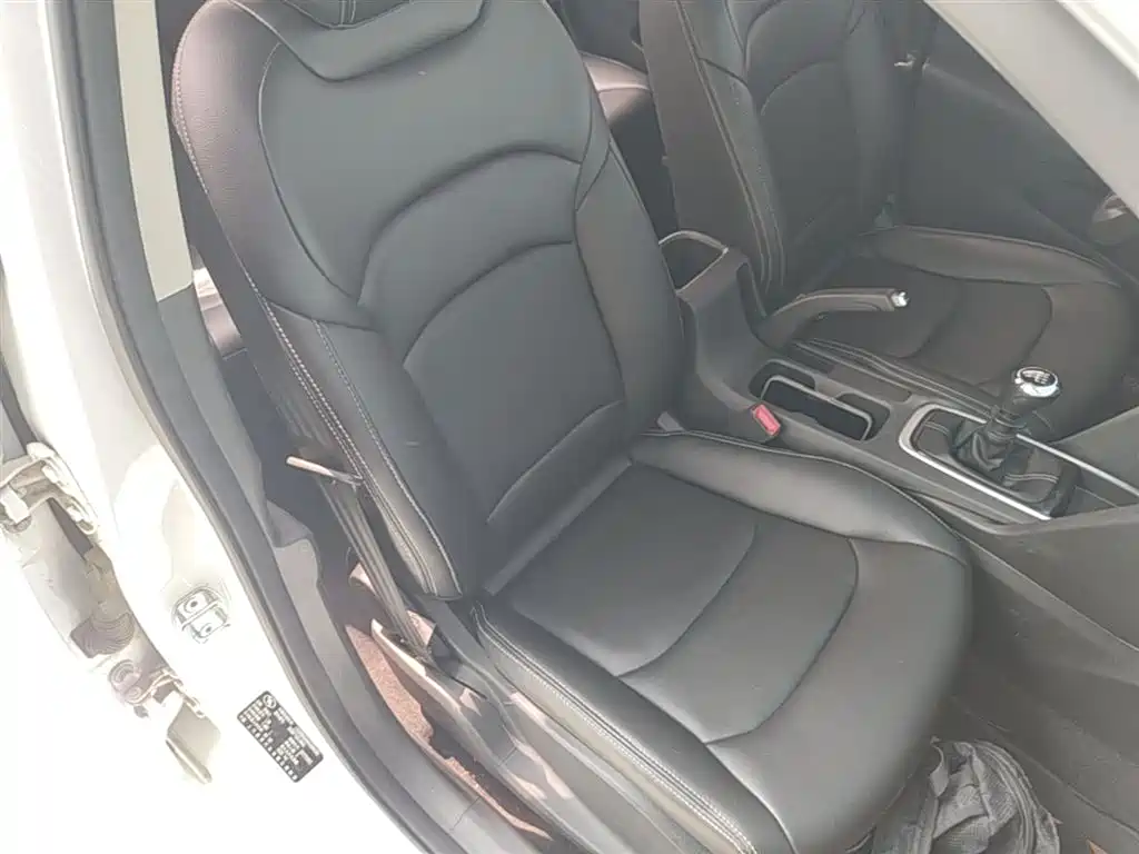 Chevrolet Cavalier 2016 1.5L Manual Enjoyment Edition фото 25