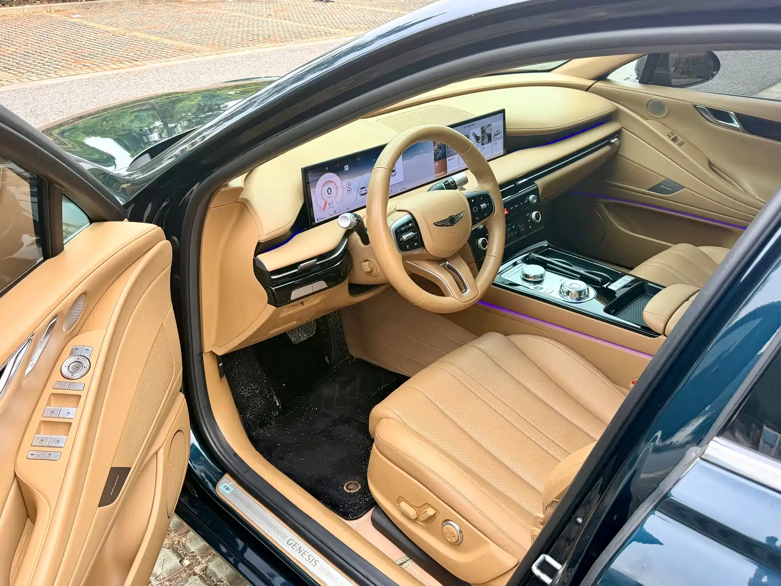 Photo 6 - Genesis G80