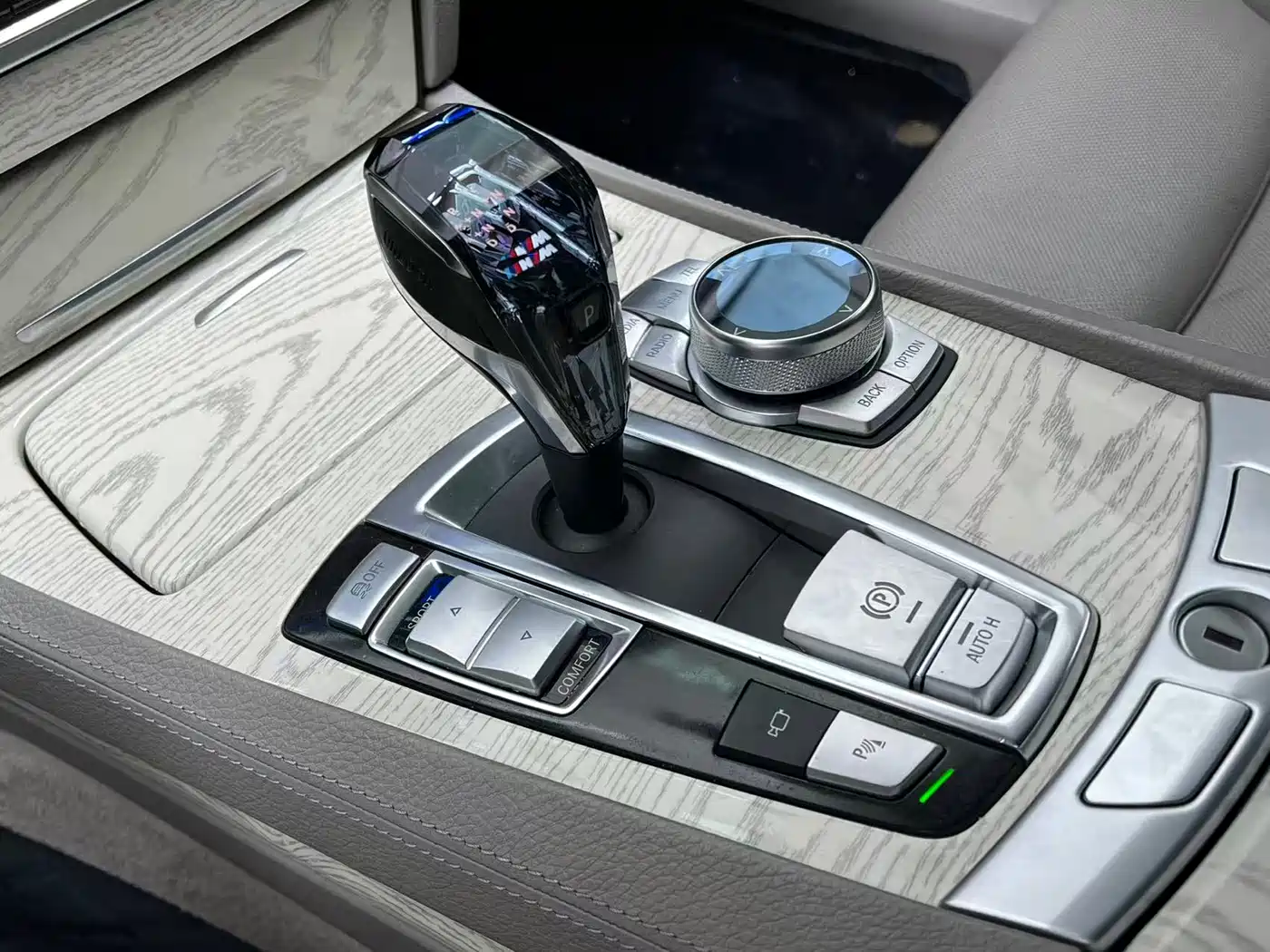 BMW 7 Series 2009 740Li Luxury фото 11