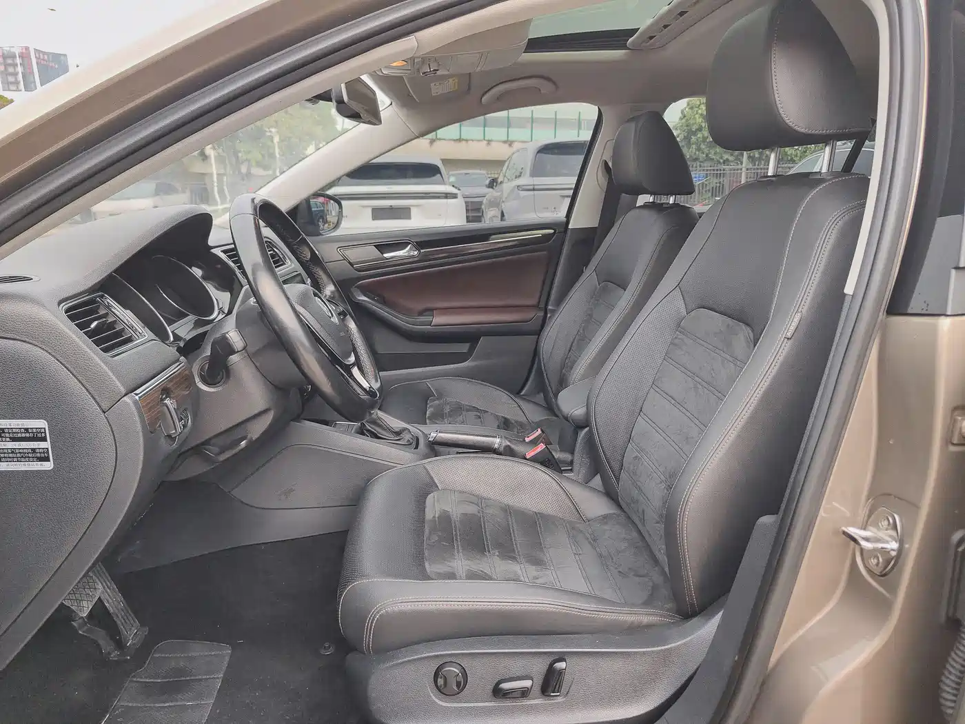 Volkswagen Sagitar 2015 230TSI Automatic Luxury фото 8