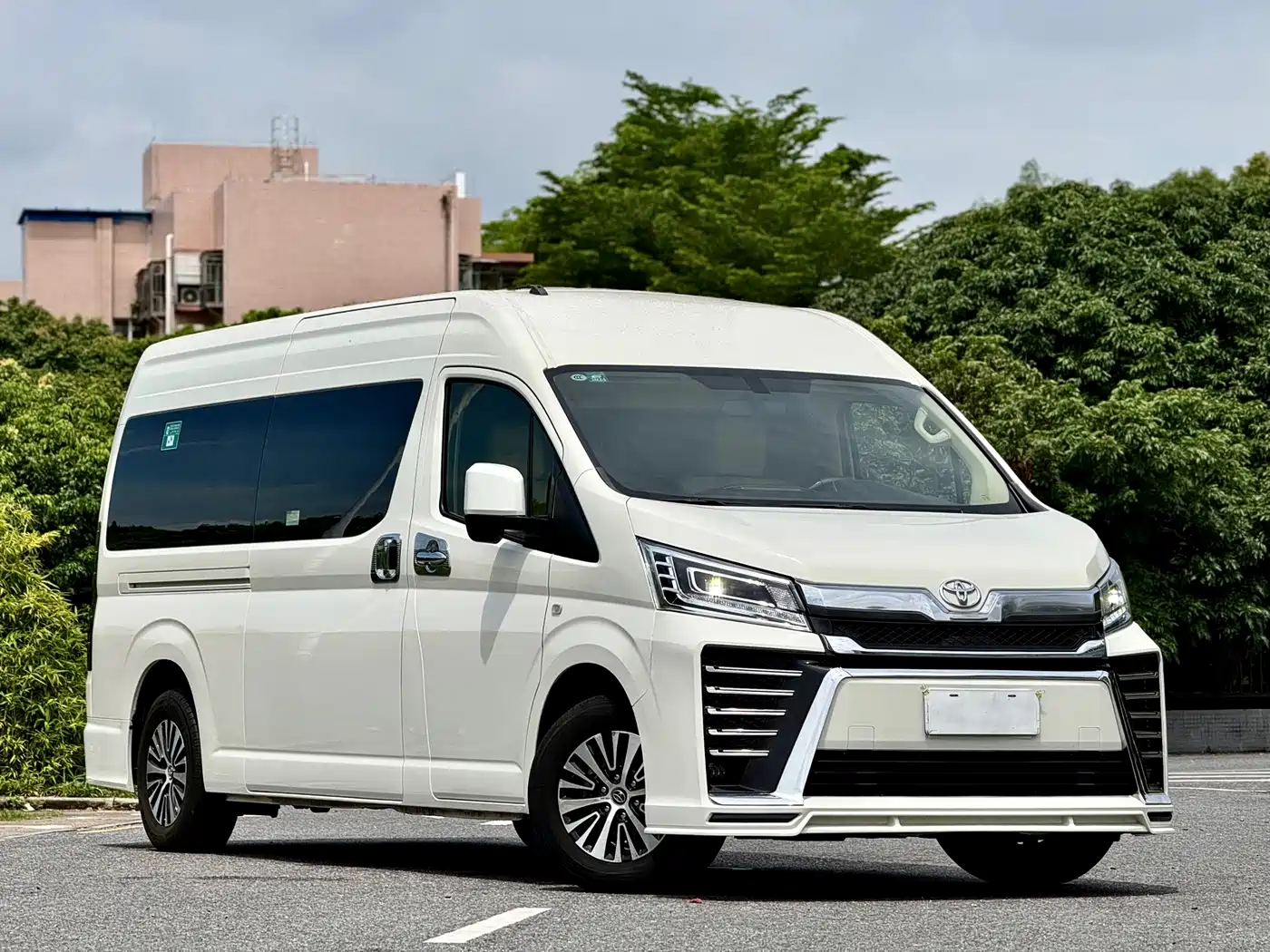 2022 Toyota HIACE