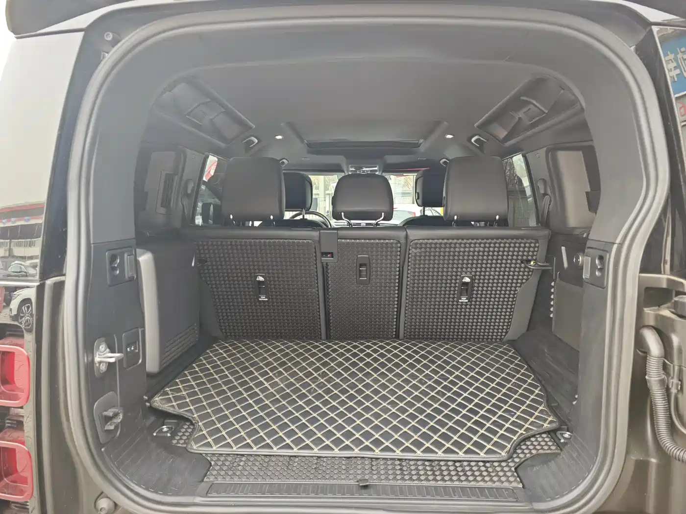 Land Rover Defender 2023 Model 110 3.0T P400 X-DYNAMIC HSE фото 12